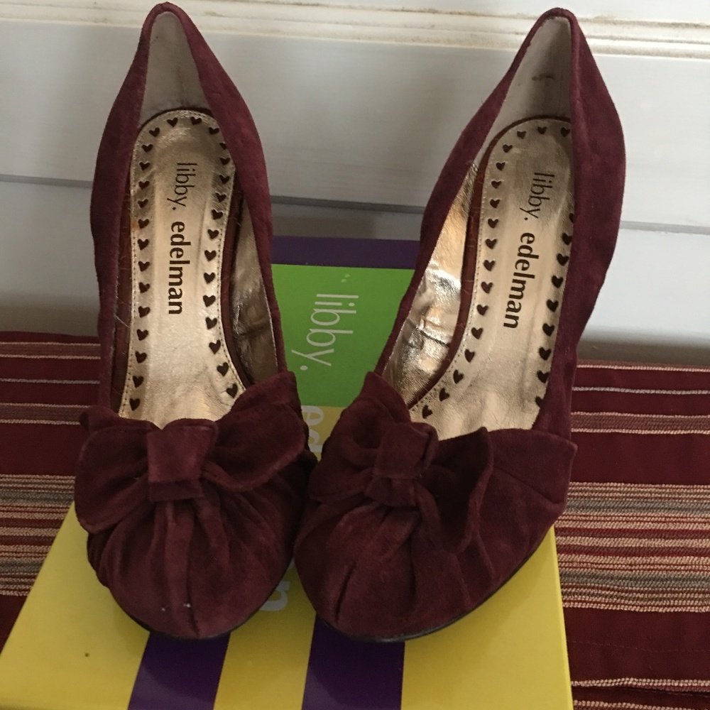 LIBBY EDELMAN NAOMI SUEDE  BURGUNDY WEDGES SIZE 8.